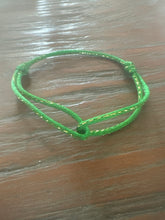 Afbeelding in Gallery-weergave laden, Satijnkoord armbandje groen met glitter