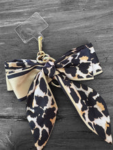 Afbeelding in Gallery-weergave laden, Telefoonhanger strik beige